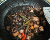 Foto langkah ke 3 dari resep Cumi hitam bumbu iris sederhana.