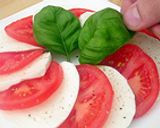 Caprese saláta recept fázis 2 fotója