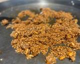 Foto del paso 2 de la receta: Arroz con sepia, atún y gambitas