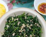 Hình bước làm 3 của món Rau tầm bóp xào thịt băm