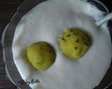 A picture of step 2 of Aloo Bonda.