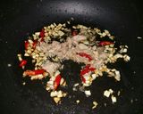 Foto langkah ke 4 dari resep Nasi Goreng Saus Hot Tuna.