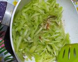 Foto langkah ke 3 dari resep Tumis Labu Siam praktis.