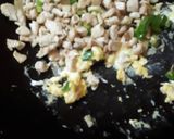 Foto langkah ke 5 dari resep Nasi goreng ayam.