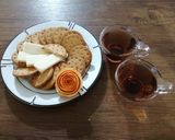 عکس مرحله 1 از دستور چای دارچینی با بیسکوبیت