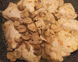 Foto del paso 3 de la receta: Pollo en salsa con patatas y champiñones