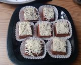 Foto langkah ke 5 dari resep Bolu potong coklat kukus.