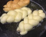 Foto langkah ke 6 dari resep Buttermilk Braided Doughnuts.