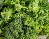 Hình bước làm 1 của món Cải kale xào tỏi