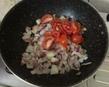 A picture of step 2 of Mushroom Shimla Matar.