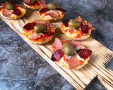 Hình bước làm 5 của món Pizza Mini (Chorizos, Ham, Comte & Mozzarella Cheese Mini Pizza)
