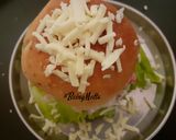 A picture of step 5 of Mayo Salad Burger.