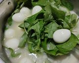 Foto langkah ke 2 dari resep Bobor Bayam Telur Puyuh.