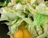 A picture of step 2 of Stir fry cabbage with egg ผัดผักกะหล่ำปลีใส่ไข่.