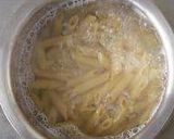 A picture of step 2 of White Sauce Pasta.
