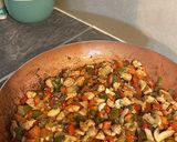 Foto del paso 2 de la receta: Pasta con pollo y verduritas🍗🍅🧅