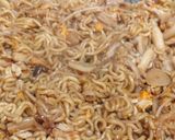 Foto langkah ke 6 dari resep Mie Goreng Jamur.