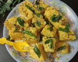 A picture of step 3 of Instant khaman dhokala.