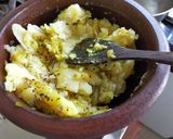 A picture of step 3 of Aloo Paratha.