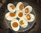 Hình bước làm 2 của món Trứng vịt muối