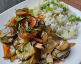 Foto del paso 4 de la receta: Salteado de calabacín con arroz🥙🧆🍚