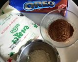 A picture of step 1 of Oreo milk shake.