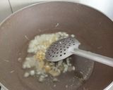 A picture of step 1 of Paneer pot rice.