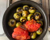 Foto del paso 1 de la receta: Salsa asada (chile guajillo, tomates y jitomates)