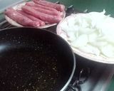 Foto del paso 1 de la receta: Salchichas encebolladas al vino tinto