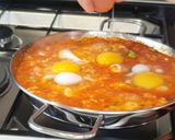 Hình bước làm 5 của món Trứng địa ngục (egg in hell)