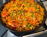 A picture of step 4 of Seafood and Meat Paella.