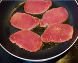 Foto del paso 1 de la receta: Lomo de cerdo adobado en salsa