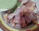 A picture of step 4 of Haryali chicken khrdai.