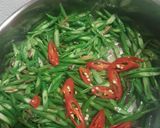 Gambar langkah 4 resipi Kacang panjang goreng mudah.