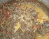 Foto del paso 3 de la receta: Tirabuzones con hígado salteado con cebolla, morrón y huevo