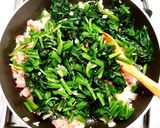 รูปขั้นตอนการทำที่ 2 ของ ผักโขมไข่ดาวอบชีส Baked Spinach