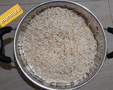 A picture of step 1 of Chatpati bhel.