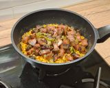 Foto del paso 5 de la receta: Trampantojo de patatas revolconas con lenteja roja pelada y guanciale