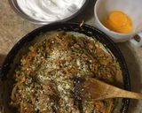 Foto del paso 3 de la receta: Budín de verduras ralladas con relleno de queso y claras batidas