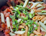 Foto del paso 6 de la receta: Mostacholes multicolor con espárragos