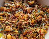 A picture of step 3 of Cabbage potato and Spring onion subji.