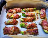 Bacönbe göngyölt avokádó mézes-csilis szószban recept fázis 5 fotója