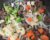 Foto del paso 2 de la receta: Salteado de ternera y verdura