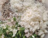 A picture of step 1 of Chicken cheese kabab.