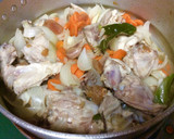 Foto del paso 1 de la receta: Pollo guisado en crudo en su jugo