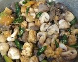 Foto langkah ke 7 dari resep Oseng hati jamur kancing lombok ijo.
