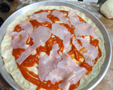 Foto del paso 3 de la receta: Pizza casera de jamón y queso con huevos
