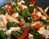 Foto del paso 4 de la receta: Wok de verduras con tofu y gambas