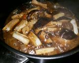 รูปขั้นตอนการทำที่ 7 ของ สตูว์ปีกไก่เห็ดสองสหาย