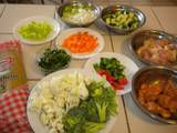 Fideos chinos con verduras salteadas y longaniza